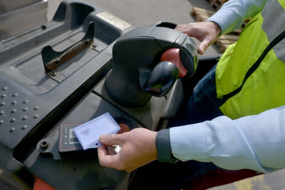 Tollevast le 25 avril 2025.
Célébrée le 28 avril, la Journée mondiale de la sécurité et de la santé au travail promeut la prévention des accidents et maladies professionnels dans le monde entier. A Leroy Merlin de Tollevast cela fait 373 jours sans accident. L'équipe mise sur la formation et les équipements destinés à sécuriser les manutentions.