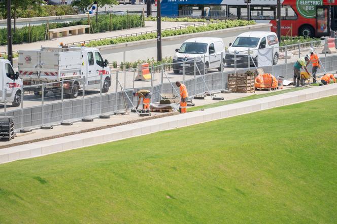 Des travailleurs sur un chantier à Paris, le 18 juin 2025.