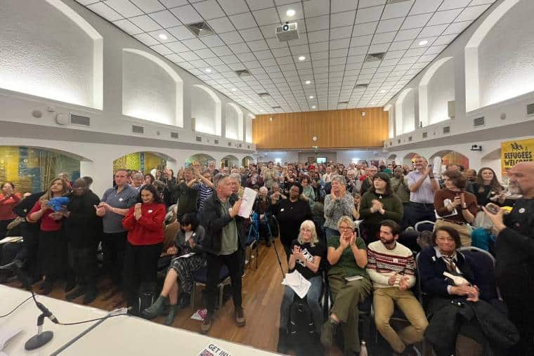 Une salle de plus de 350 personnes